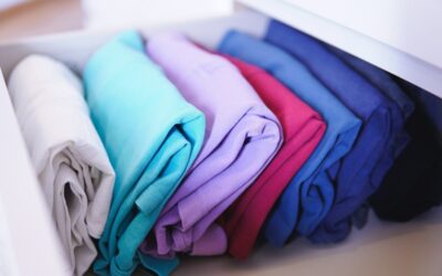 Combinaciones de colores para Uniformes Empresariales: Guía para una imagen profesional