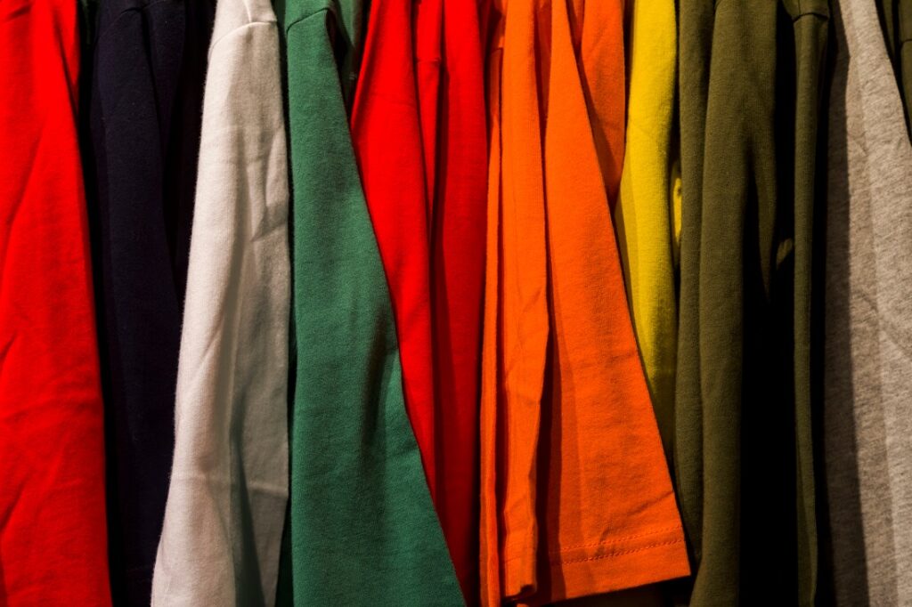 El color de uniformes y su influencia real en las empresas