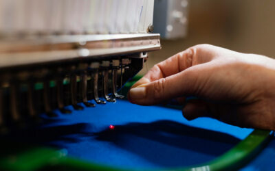 ¿Cómo personalizar uniformes con bordados computarizados sin perder profesionalismo?