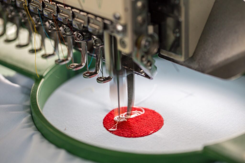 Uniformes empresariales listos para personalizar en todo México