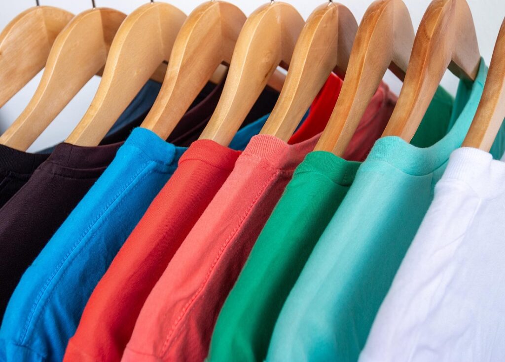 Errores comunes al elegir uniformes para tu empresa
