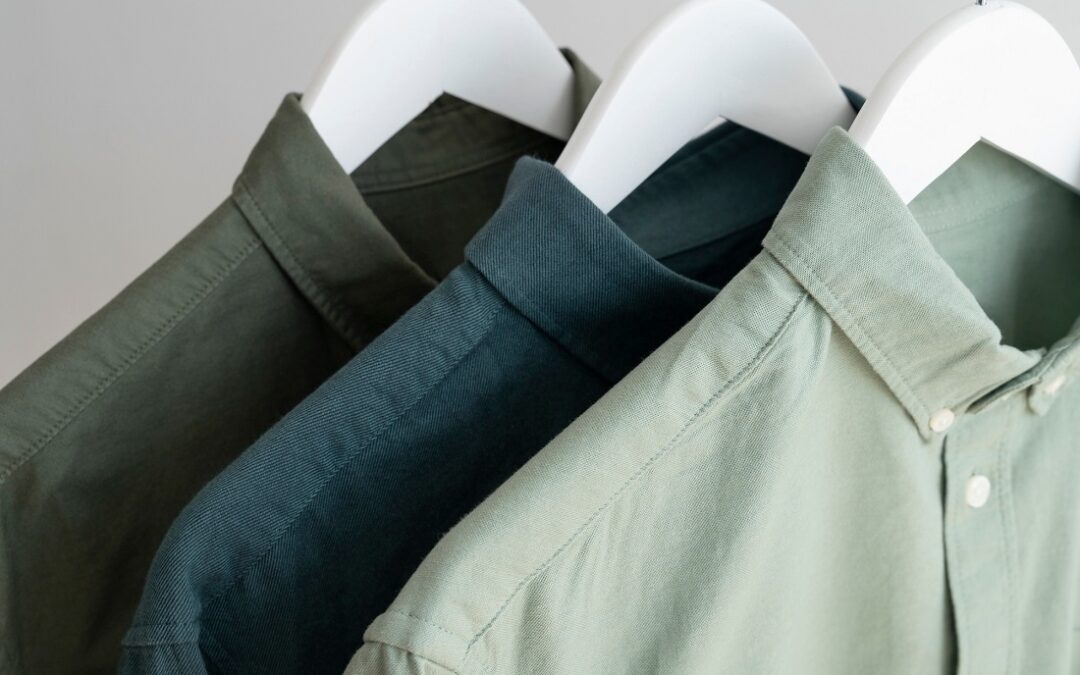 Camisas, blusas y playeras corporativas: diferencias, usos y beneficios según el tipo de empresa