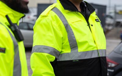 Soluciones en uniformes industriales para seguridad y prevención
