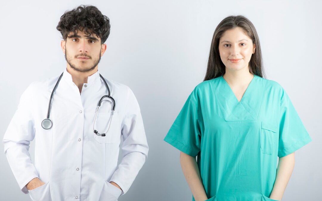 Tipos de uniformes médicos que existen en hospitales y clínicas